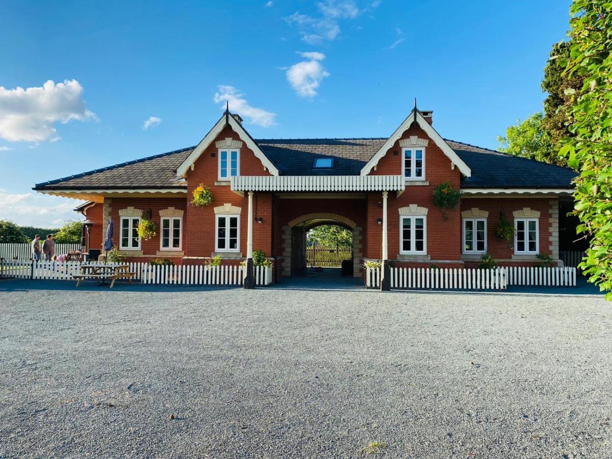 The Booking Office, Stoke Edith Station 赫里福德 外观 照片